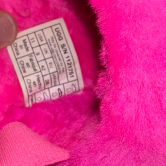 UGG Super Fluff Pink Slippers - Picture 7 of 7